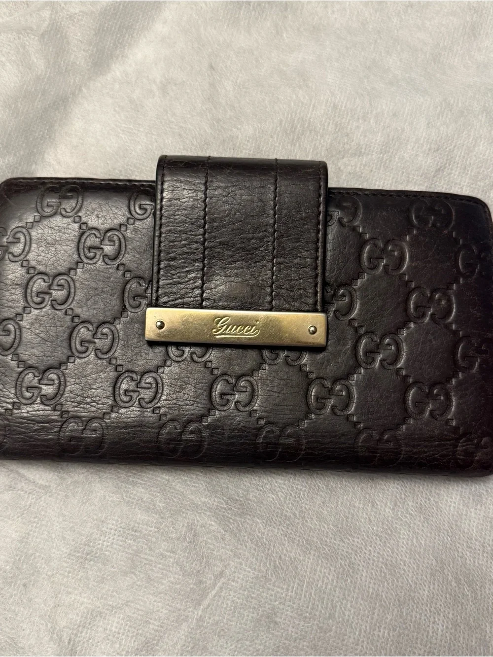 Gucci Black Leather Wallet with Gold Logo Bar